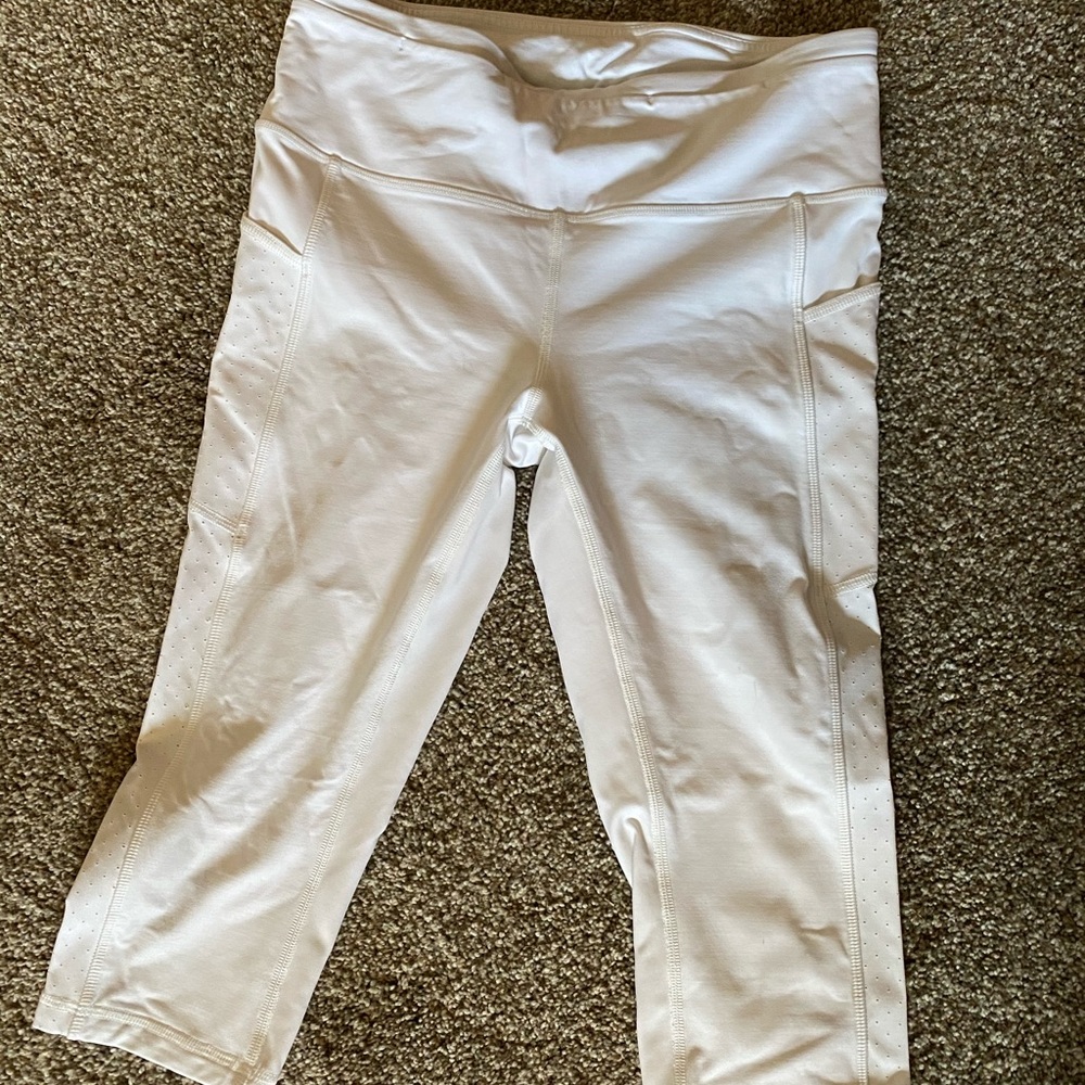 White Capri lululemon pants